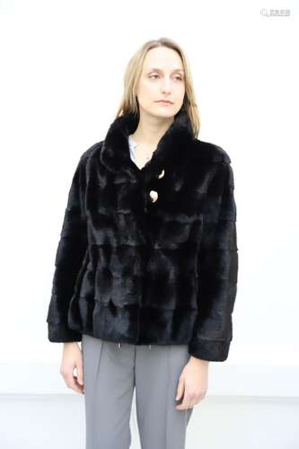 Manteau court Saga Furs<br />
Noir, effet fourrure, XL<br />...