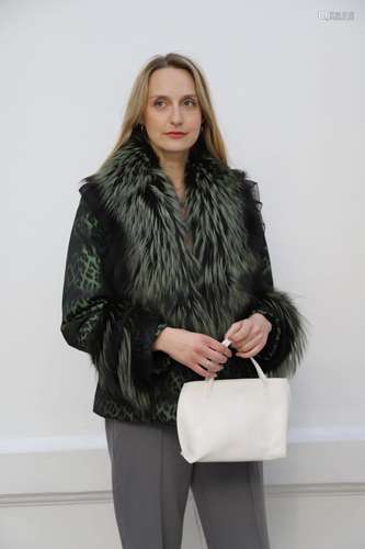 Manteau court Mazzi, 38/40<br />
Et sac à main blanc Furla<b...