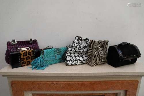 Lot de 6 sacs à main et pochette<br />
Colorés, zébrés etc<b...