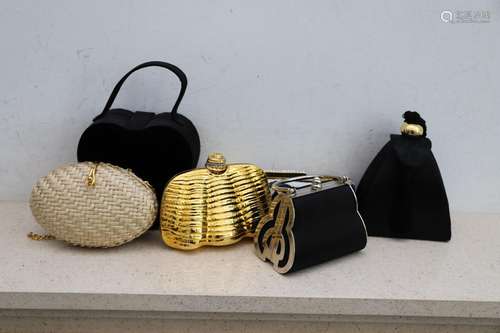 Lot de 6 pochettes de soirée<br />
Noir, doré, osier…<br />
...