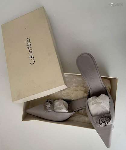 Mules Calvin Klein Collection NY satin gris neuves, boite d'...