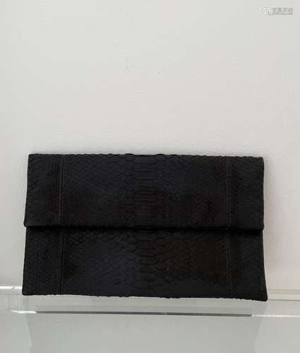 Pochette vrai python noir neuve