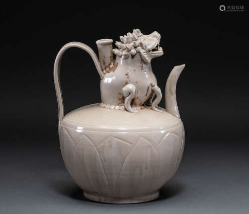 Fixed kiln ewer in Song Dynasty of China