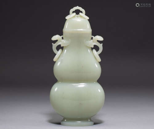 Hetian jade vase from Qing Dynasty, China