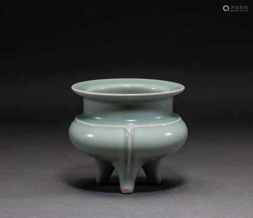 Celadon incense burner of Song Dynasty