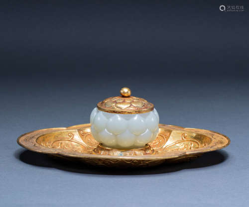Chinese Tang Dynasty Hetian jade gilt cup holder
