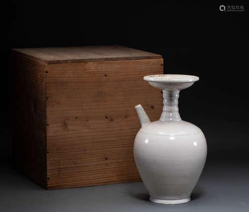 Ding kiln bottles in Song Dynasty of China
