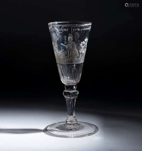 Verre à boire à devise Coupe gravée d’une scène de bacchanal...