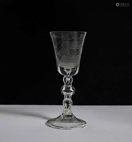 Verre à boire Coupe gravée d'un trois-mâts et de la devise: ...