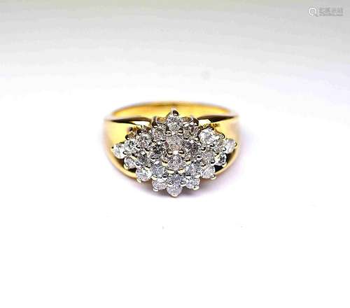 Bague bicolore sertie en losange de diamants taille brillant...