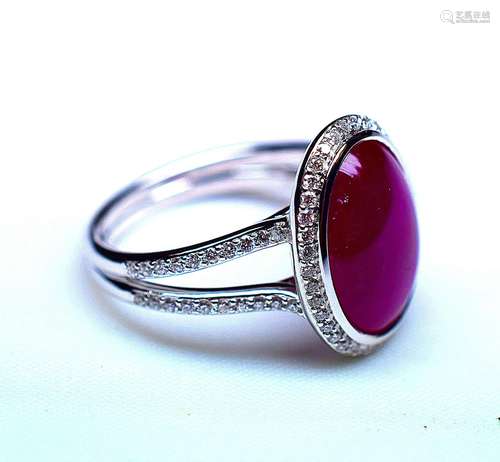 Bague or blanc en clos d'un rubis ovale cabochon NATUREL BIR...