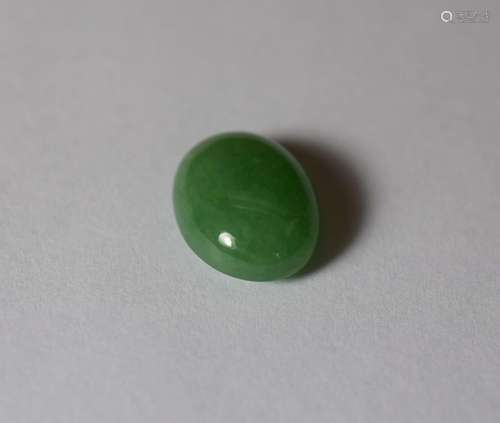 Sur papier, une pierre JADE NATUREL qualité  A  cabochon ova...