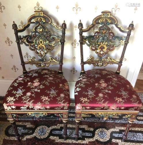 PAIRE DE CHAISES ÉPOQUE NAPOLÉON III<br />
Richement sculpté...