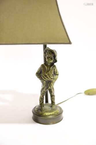 PETITE LAMPE DE CHEVET "GAVROCHE" <br />
Bronze pa...