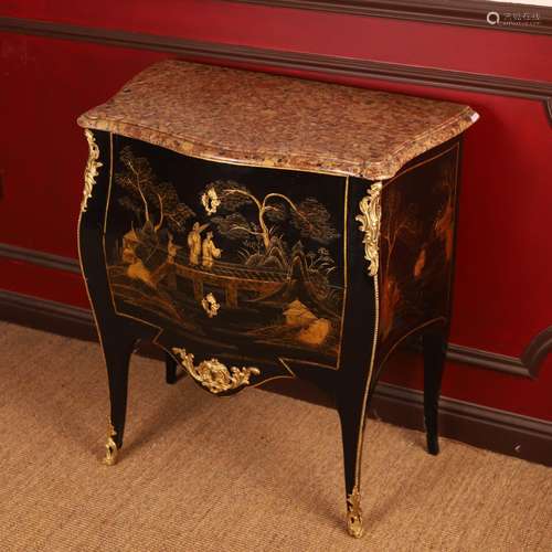 COMMODE GALBÉE TOUTES FACES D'ÉPOQUE LOUIS XV de Léonard BOU...