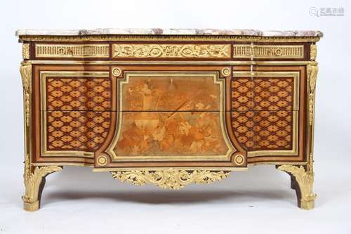 IMPORTANTE COMMODE MARQUETÉE LOUIS XVI MODÈLE DE RIESENER (1...