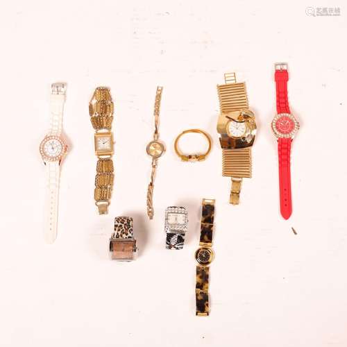 Lot de 9 MONTRES de marques diverses (Jimmy Crystal, Class, ...