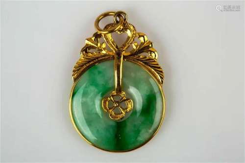 22k gold jadeite pendant