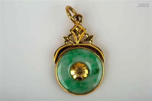 22k gold jadeite pendant