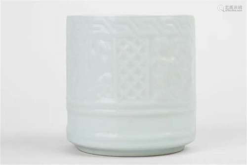 Korean porcelain brush holder with Geshan mark, 20th Century