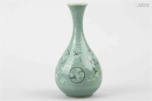 Korean celadon Yuhuchun vase with Fengyan mark, 20th century