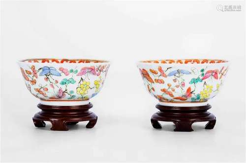 Pair of Famille rose Fanhong Fulu butterfly flowers tea bowl...