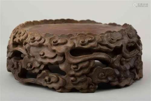 Ruyi pattern old sandalwood base, Qing dynasty