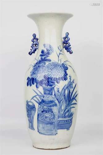 Blue and white vase, late Qing dynasty