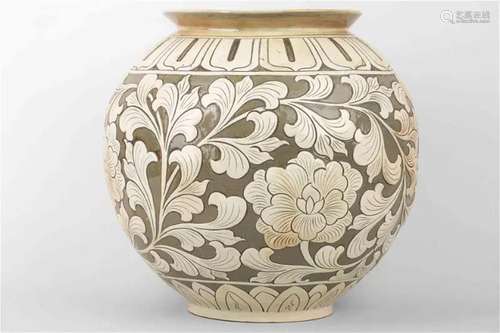 YAOZHOU KILN CARVED JAR, 19TH CENTURY