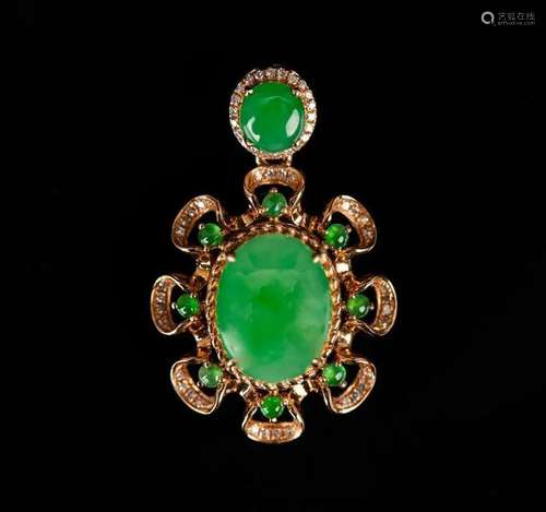 Jadeite type A pendant with 18k rose gold inlay