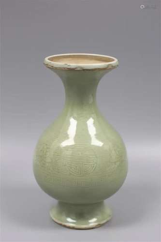 Bean green glazed Shou pattern Anke Longquan kiln vase