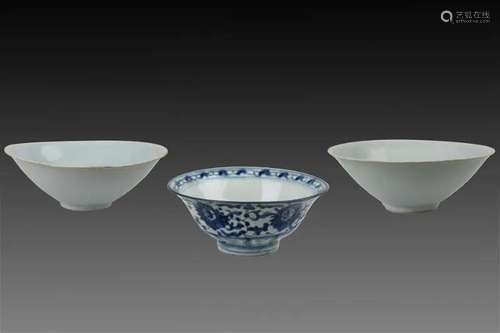 A group of bean green glaze, blue and white pattern bowls, 2...