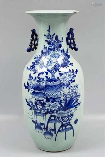 BLUE AND WHITE VASE, REPUBLIC OF CHINA