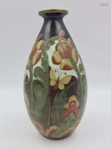 Vase Boch Keramis, Décors de fleurs et papillons, D.1848, Ht...