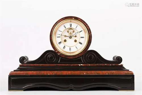A LATE 19TH CENTURY BLACK AND ROUGE MARBLE MANTEL CLOCK