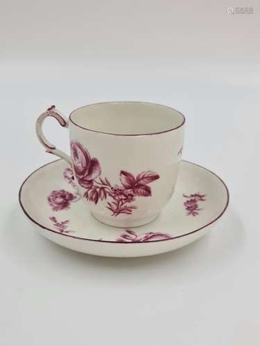 Tasse et sous-tasse en porcelaine de Tournai XVIIIème à déco...