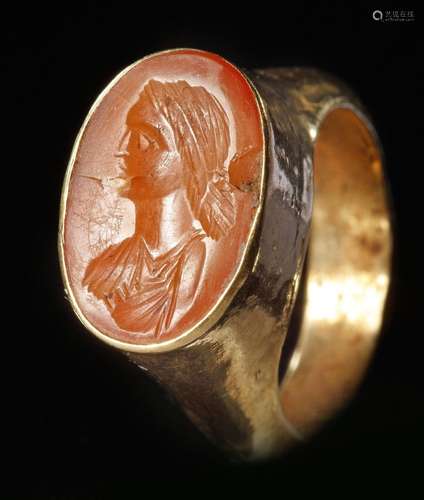 A ROMAN GOLD FINGER RING WITH A CARNELIAN INTAGLIO, CIRCA 1S...