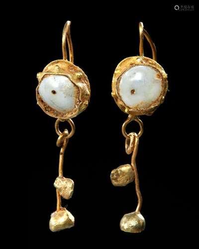 BYZANTINE GOLD EARRINGS WITH PEARLS, CIRCA 3RD-4TH CENTURY A...