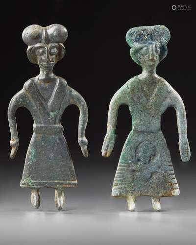 A PAIR OF AMLASH BRONZE IDOLS, CIRCA 1ST MILLENNIUM B.C.