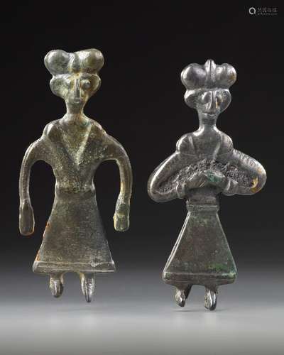 AN AMLASH BRONZE COUPLE, CIRCA 1ST MILLENNIUM B.C.