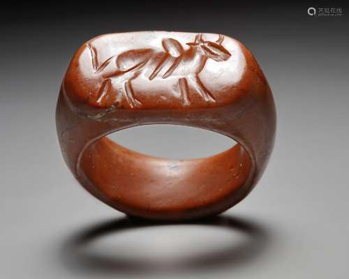 A WESTERN ASIATIC SERPENTINE RING, CIRCA 7TH-6TH CENTURY B.C...