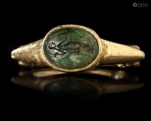 A ROMAN GOLD RING WITH INTAGLIO, CIRCA 1ST- 2ND CENTURY A.D.