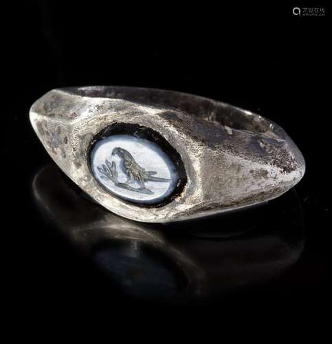 A ROMAN SILVER RING WITH NICOLE INTAGLIO SHOWING A PARROT, C...