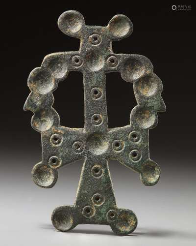 A BYZANTINE BRONZE CROSS BROOCH, CIRCA 7TH-10TH CENTURY A.D.