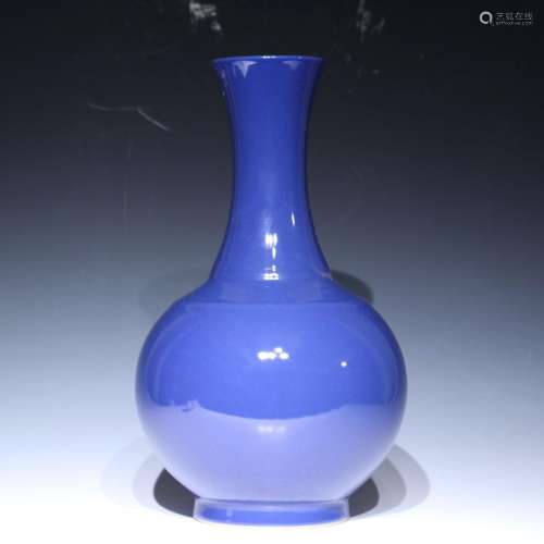 A blue glazed vase,Guang xu Mark