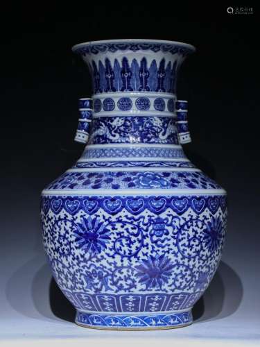 A blue and white winding stem pattern 'floral' Zun,Qian long...