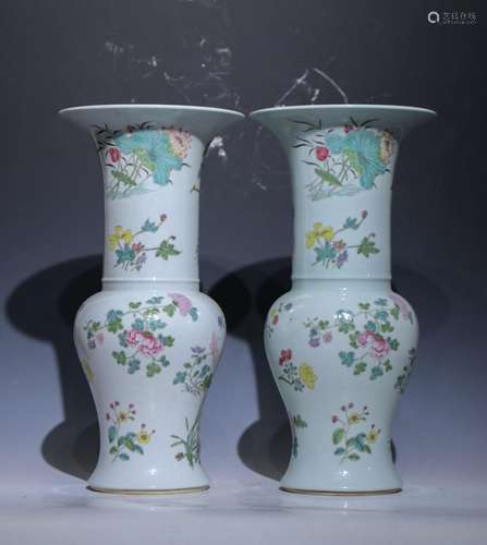 A pair of famille-rose 'floral' vase,Yong zheng Mark