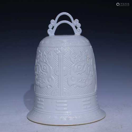 A white glazed bell,Qian long Mark