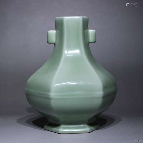 A celadon-glazed hexagonal Zun,Qian long Mark