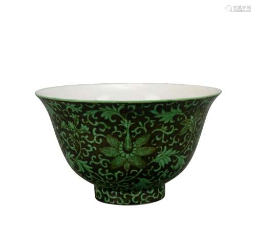 A black ground green glazed cup,Qian Long Mark